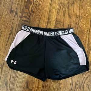 UNDER ARMOUR PINK AND BLACK ATHLETIC SHORTS SIZE MEDIUM